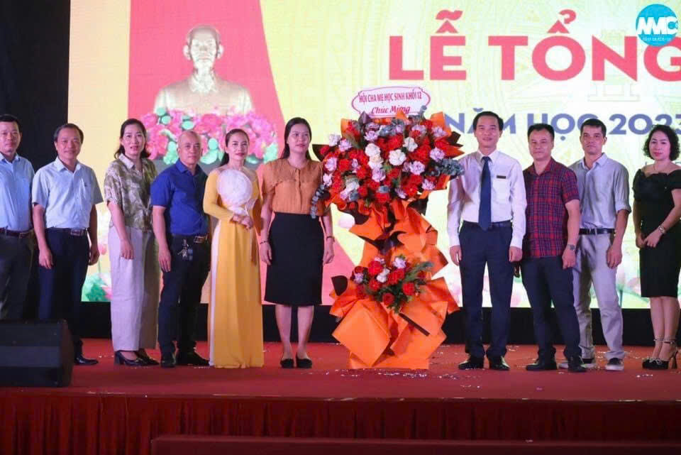 Nhấn để phóng to